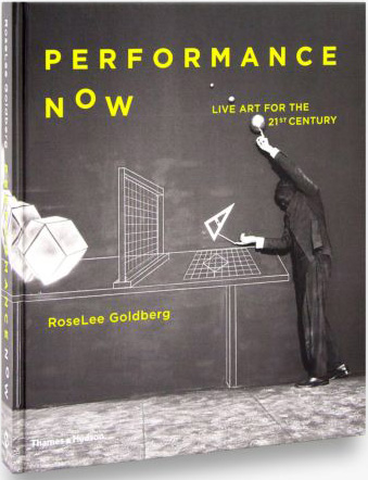 книга Performance Now: Live Art для 21st Century: Live Art in the Twenty- First Century, автор: RoseLee Goldberg