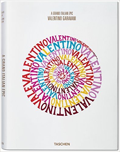 книга Valentino - A Grand Italian Epic, автор: Matt Tyrnauer, Suzy Menkes