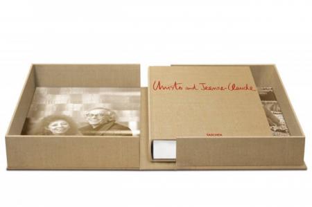 книга Christo and Jeanne-Claude (Collector's Edition), автор: Paul Goldberger, Wolfgang Volz (Photographer)