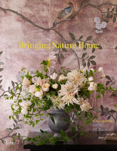книга Bringing Nature Home: Floral Arrangements Inspired by Nature, автор: Written by Ngoc Minh Ngo, Contribution by Nicolette Owen, Foreword by Deborah Needleman