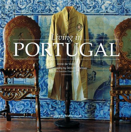 книга Living in Portugal, автор: Anne De Stoop