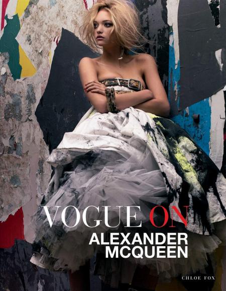 книга Vogue on: Alexander McQueen, автор: Chloe Fox