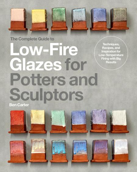 книга The Complete Guide to Low-Fire Glazes for Potters and Sculptors: Techniques, Recipes, and Inspiration for Low-Temperature Firing with Big Results, автор: Ben Carter