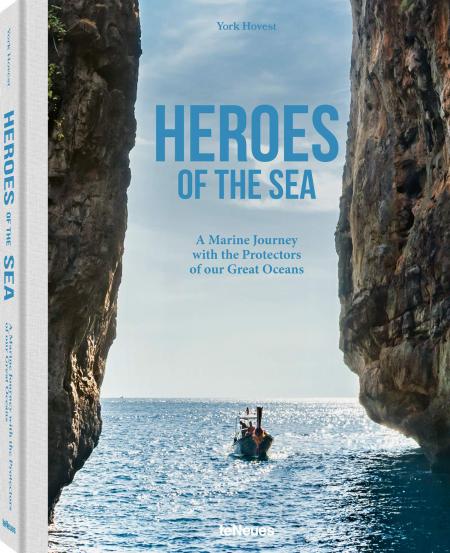 книга Heroes of the Sea: A Marine Journey with the Protectors of our Great Oceans, автор: York Hovest