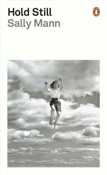 книга Hold Still: A Memoir with Photographs, автор: Sally Mann