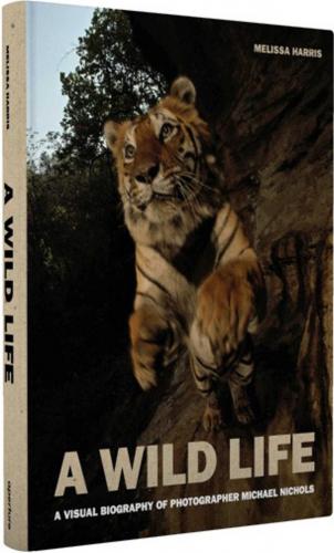 книга A Wild Life: A Visual Biography of Photographer Michael Nichols, автор: Melissa Harris, Michael Nichols