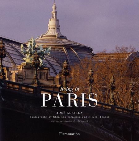 книга Living in Paris, автор: Jose Alvarez