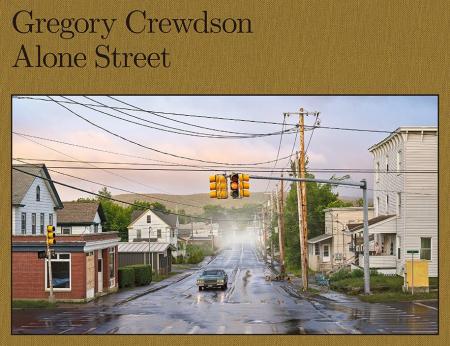 книга Gregory Crewdson: Alone Street, автор: Gregory Crewdson