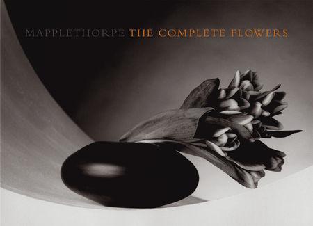 книга The Complete Flowers, автор: Robert Mapplethorpe
