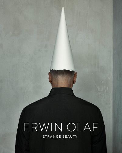 книга Erwin Olaf: Strange Beauty, автор: Erwin Olaf