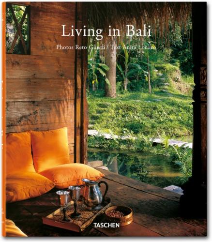 книга Living in Bali, автор: Reto Guntli, Anita Lococo