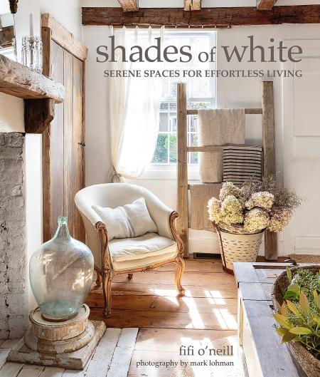 книга Shades of White: Serene Spaces for Effortless Living, автор: Fifi O'Neill