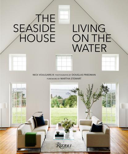 книга The Seaside House: Living on the Water, автор: Nick Voulgaris III, Photographs by Douglas Friedman, Foreword by Martha Stewart