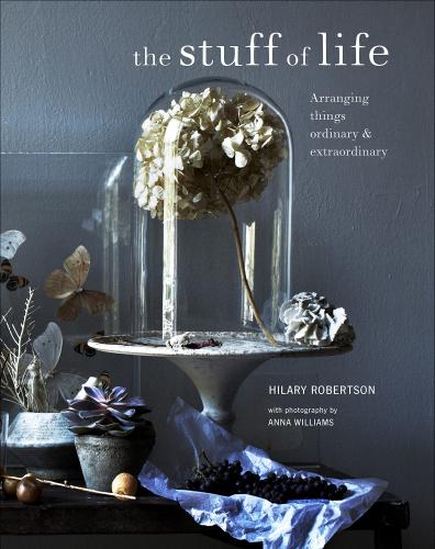 книга The Stuff of Life: Arranging Things Ordinary & Extraordinary, автор: Hilary Robertson